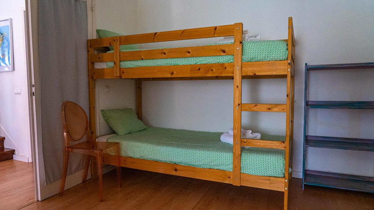 Bed and Breakfast Mr Ziggy'S Surfhouse Costa da Caparica Exterior foto